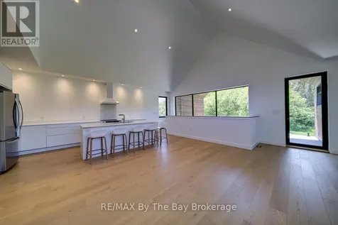 18 Raintree Court Clearview ON L9Y 0K2