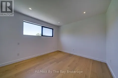 18 Raintree Court Clearview ON L9Y 0K2