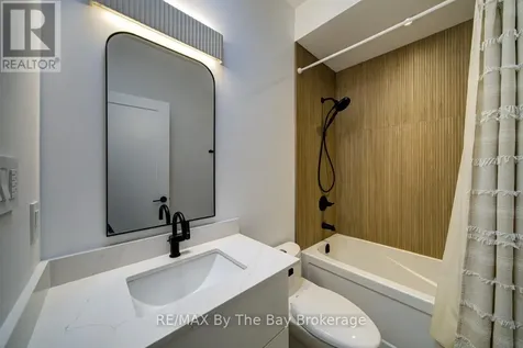 18 Raintree Court Clearview ON L9Y 0K2