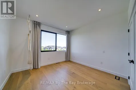 18 Raintree Court Clearview ON L9Y 0K2