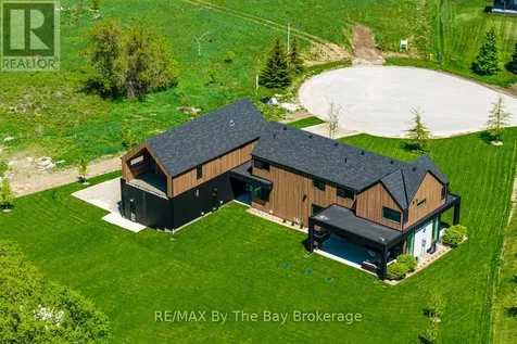 18 Raintree Court Clearview ON L9Y 0K2