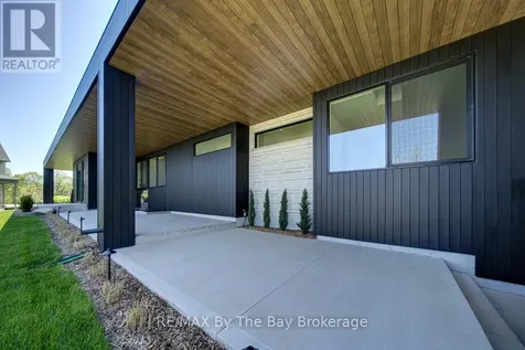 18 Raintree Court Clearview ON L9Y 0K2