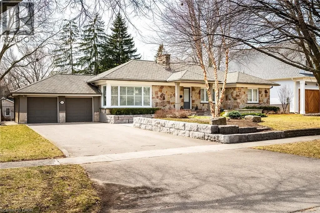 262 Oakwood Crescent Oakville ON L6K 3M8