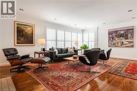 262 Oakwood Crescent Oakville ON L6K 3M8