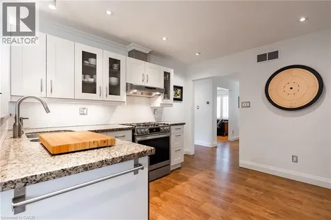262 Oakwood Crescent Oakville ON L6K 3M8