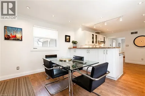 262 Oakwood Crescent Oakville ON L6K 3M8