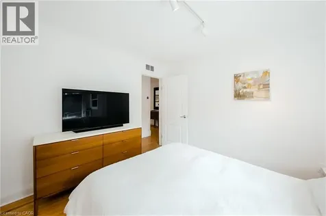 262 Oakwood Crescent Oakville ON L6K 3M8