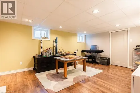 262 Oakwood Crescent Oakville ON L6K 3M8