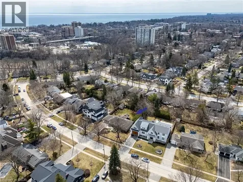 262 Oakwood Crescent Oakville ON L6K 3M8