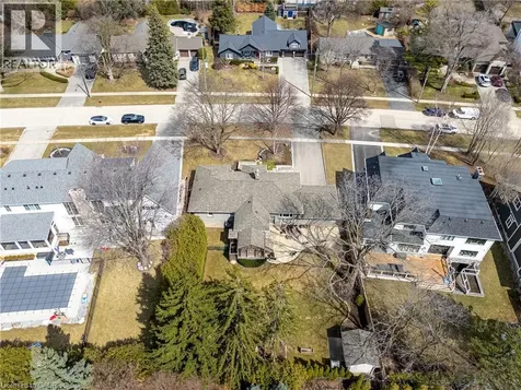 262 Oakwood Crescent Oakville ON L6K 3M8