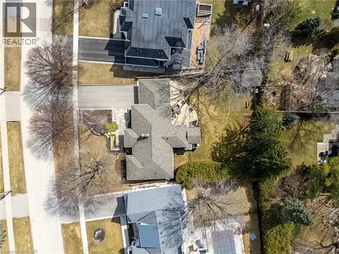 262 Oakwood Crescent Oakville ON L6K 3M8