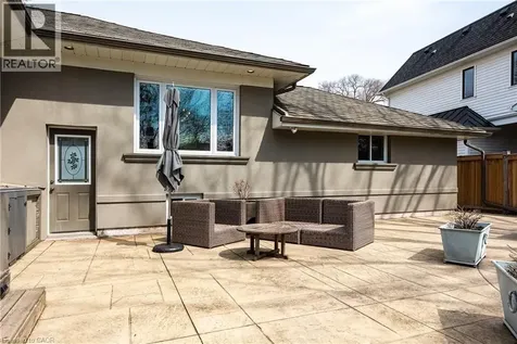 262 Oakwood Crescent Oakville ON L6K 3M8