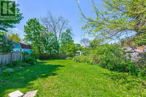22 Herlan Avenue Kitchener ON N2G 4K3