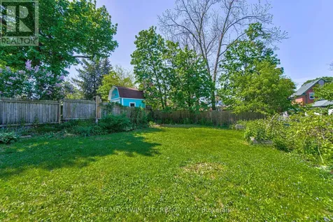 22 Herlan Avenue Kitchener ON N2G 4K3