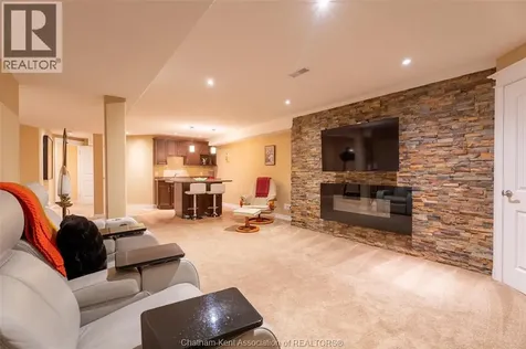 27 Mcintosh Avenue Chatham ON N7M 5J6