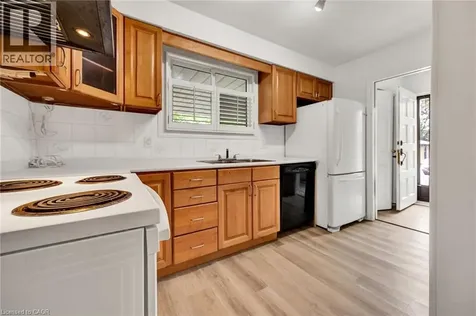 514 Fallingbrook Drive Waterloo ON N2L 4N3