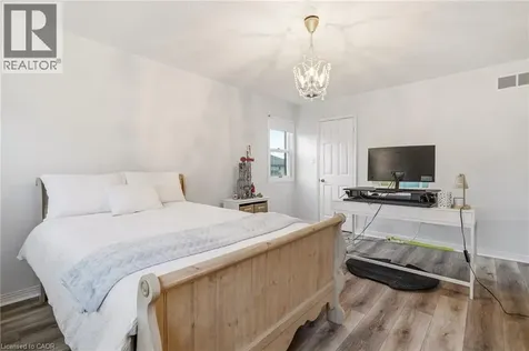 4150 Millcroft Park Drive Burlington ON L7M 3V1