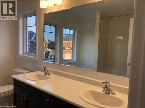 40 Wannamaker Crescent Cambridge ON N3E 0C5