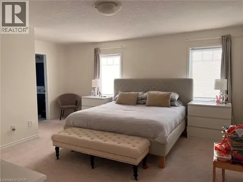 40 Wannamaker Crescent Cambridge ON N3E 0C5