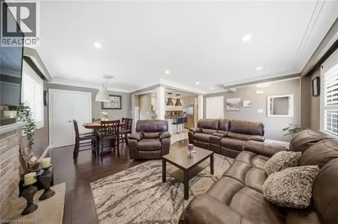 8 Queensway Drive Brantford ON N3R 4W4