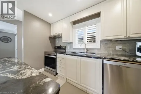 8 Queensway Drive Brantford ON N3R 4W4