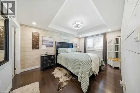 8 Queensway Drive Brantford ON N3R 4W4