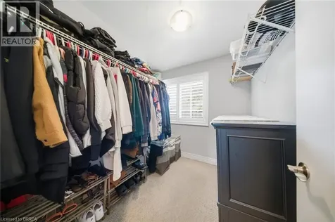 8 Queensway Drive Brantford ON N3R 4W4