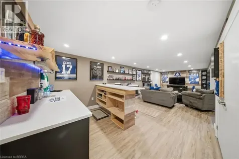 8 Queensway Drive Brantford ON N3R 4W4