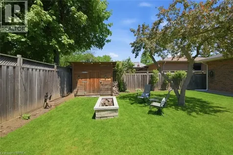 8 Queensway Drive Brantford ON N3R 4W4