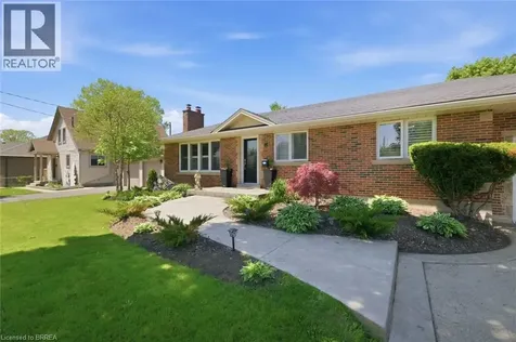 8 Queensway Drive Brantford ON N3R 4W4