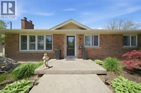 8 Queensway Drive Brantford ON N3R 4W4