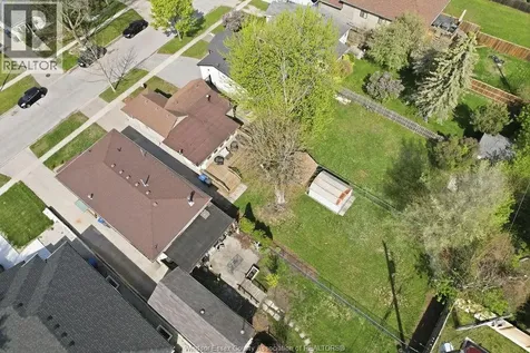 236 Frank Avenue Windsor ON N8S 3N8