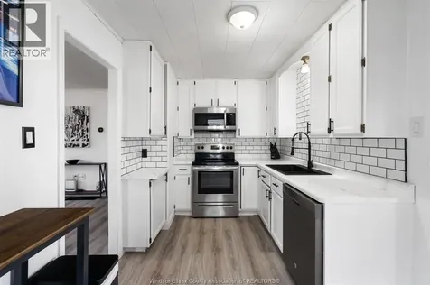 2228 Elsmere Avenue Windsor ON N8W 2C6