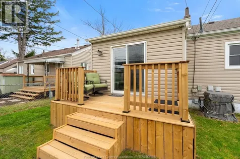 2228 Elsmere Avenue Windsor ON N8W 2C6