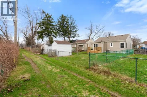 2228 Elsmere Avenue Windsor ON N8W 2C6