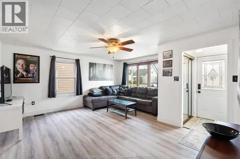 2228 Elsmere Avenue Windsor ON N8W 2C6