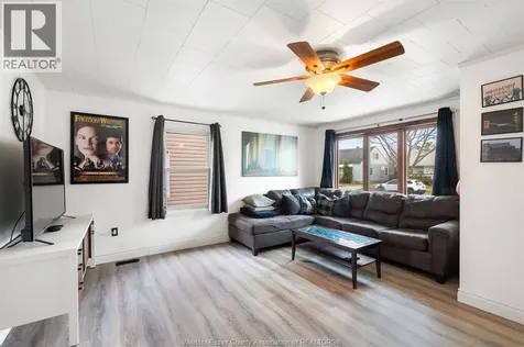 2228 Elsmere Avenue Windsor ON N8W 2C6