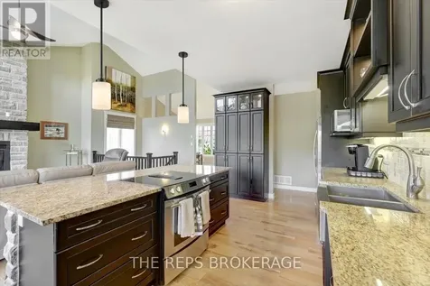 206 Country Lane Drive South Beckwith ON K7C 3P2