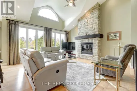 206 Country Lane Drive South Beckwith ON K7C 3P2