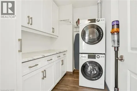2007 James Street Burlington ON L7R 0G7