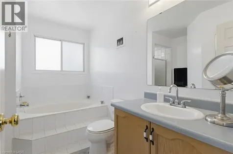 4 Broom Street Ayr ON N0B 1E0