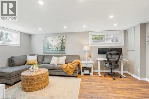 35 Gretna Court Hamilton ON L9C 4V1
