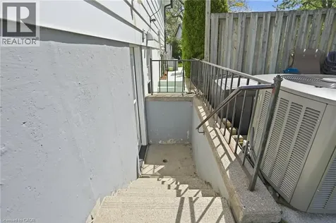 35 Gretna Court Hamilton ON L9C 4V1