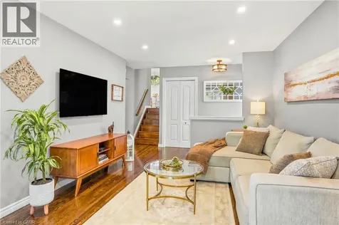 35 Gretna Court Hamilton ON L9C 4V1