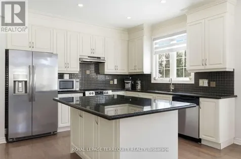 10 Culham Trail Wasaga Beach ON L9Z 0C6