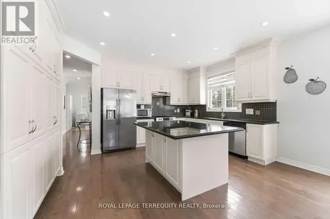 10 Culham Trail Wasaga Beach ON L9Z 0C6