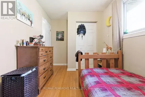 36 Selkirk Street Petawawa ON K8H 1P2
