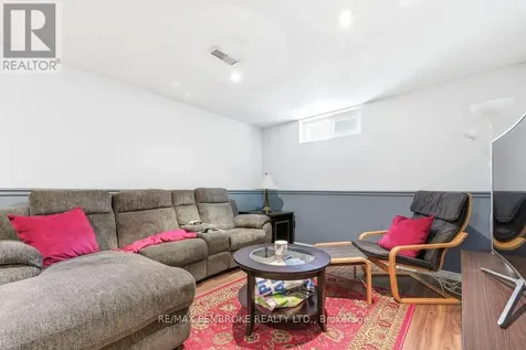 36 Selkirk Street Petawawa ON K8H 1P2