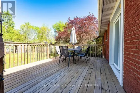 36 Selkirk Street Petawawa ON K8H 1P2