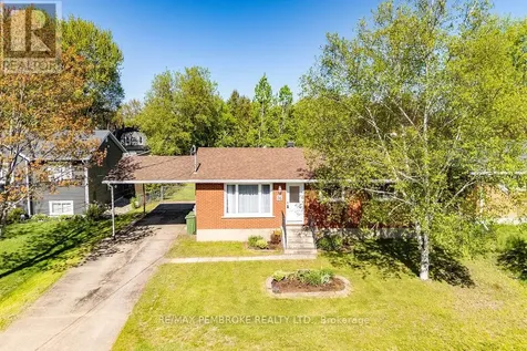 36 Selkirk Street Petawawa ON K8H 1P2